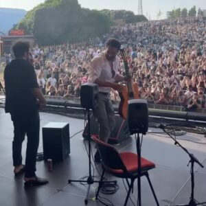 Israel Fernández Instagram - Hoy volvemos a Portugal, donde vivimos una experiencia increible hace un par de semanas en @primavera_sound . Hoy toca el festival @jardinsdomarques en Oeiras. Un flamencoabrazo!