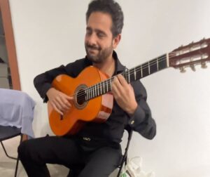 Israel Fernández Instagram - Comenzamos el año con mucha ilusión por seguir llevando un pedacito de flamenco a cada rincón. Un flamencoabrazo!

📷: @rufo__________