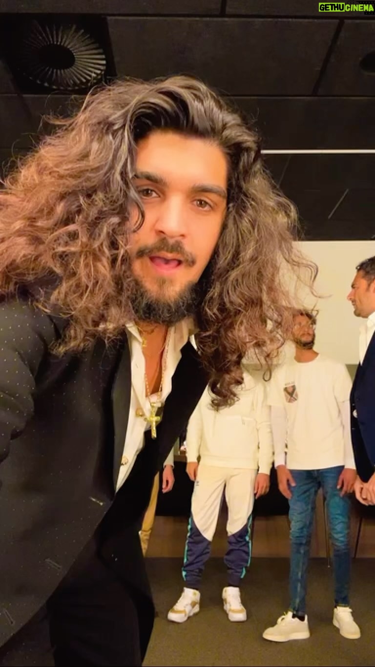Israel Fernández - 29.8K Likes - Desde Amberes con amor…
Felices Pascuas, os deseo lo mejor del mundo y sobre todo mucha Salud. ♥️♥️
#flamenco #camerinos #navidad #christmas #armonia #familia #music #musica #gitanos #gypsy
@diegodelmorao @markitocarpio @angelpi10 @romeroanton @naima.mohatar