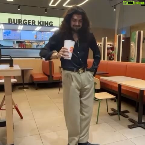Israel Fernández - 12.1K Likes - Se está quedando un verano lleno de cosas bonitas ¿el vuestro qué tal?