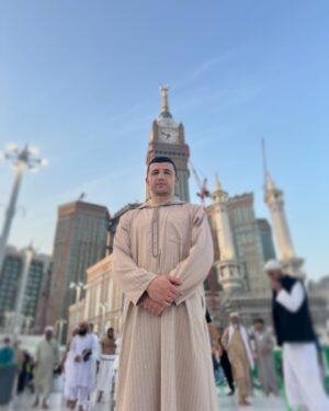 Israil Madrimov Instagram - Assalomu alaykum va rahmatullahi wa barakatuh barchangizga Ramazon Hayit bayrami muborak bo’lsin!🌙🤲

Assalamu alaykum va rahmatullahi wa barakatuh Eid Al Fitr mubarak to all of you!🌙🤲