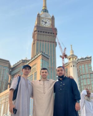 Israil Madrimov Instagram - Assalomu alaykum va rahmatullahi wa barakatuh barchangizga Ramazon Hayit bayrami muborak bo’lsin!🌙🤲

Assalamu alaykum va rahmatullahi wa barakatuh Eid Al Fitr mubarak to all of you!🌙🤲