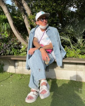 Issa Hentona Instagram - 暖かい昼下がりですが少しずつ秋を感じますね😃

アカネちゃんが休憩しに来てくれましたとさ🤲

皆さんも素敵な土曜日を🫰

#issa 
#dapump 
#dpc