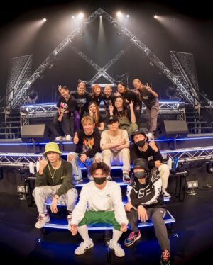 Issa Hentona Instagram - 「LIVE DA PUMP DA MAGIC HOUR」2023の想い出写真その５✨

2024もライブからスタートするんで楽しむんだからね😃

#livedapumpdamagichour 
#dapump 
#dpc 
#2023の想い出写真 
#木村拓哉 さん
#ガチャピン さん
#ムック さん
#感謝