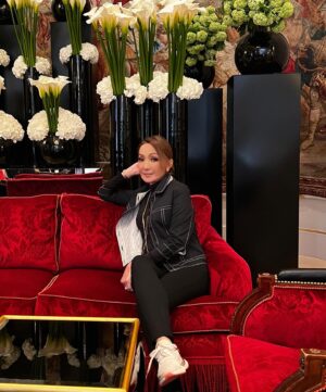 Ita Mustafa Instagram - yeiiiyyyyy its friday …. morning all
