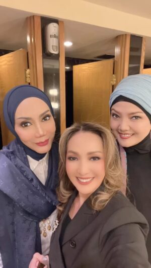Ita Mustafa Instagram - happy to see u laddies….