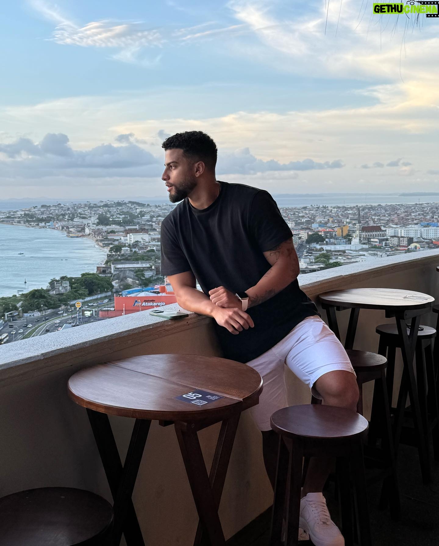 Italo Lopes - 2K Likes - Dumpzinho de fim de tarde
.
.
.
#explorar #lifestyle #aesthetic #pordosol🌅 #man #salvador