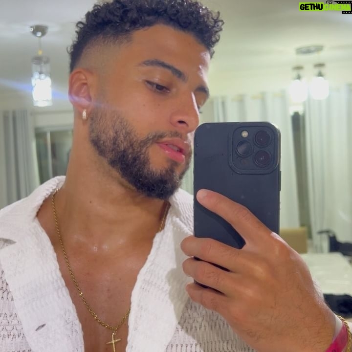 Italo Lopes - 4.7K Likes - Réveillon no meio do ano ?! Temos e o lugar é no @sbbvem e o lema é…TODO TEMPO É TEMPO DE RECOMEÇAR 🫶🏾…só boraaaaaaa
