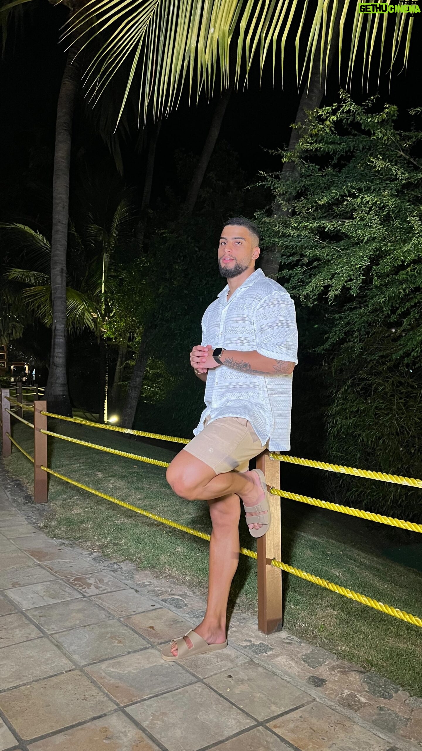 Italo Lopes - 19.4K Likes - Venham se arrumar com o pretinho 🖤
.
.
.
#explore #look #grwm #man #preto #model #explorar #lifestyle