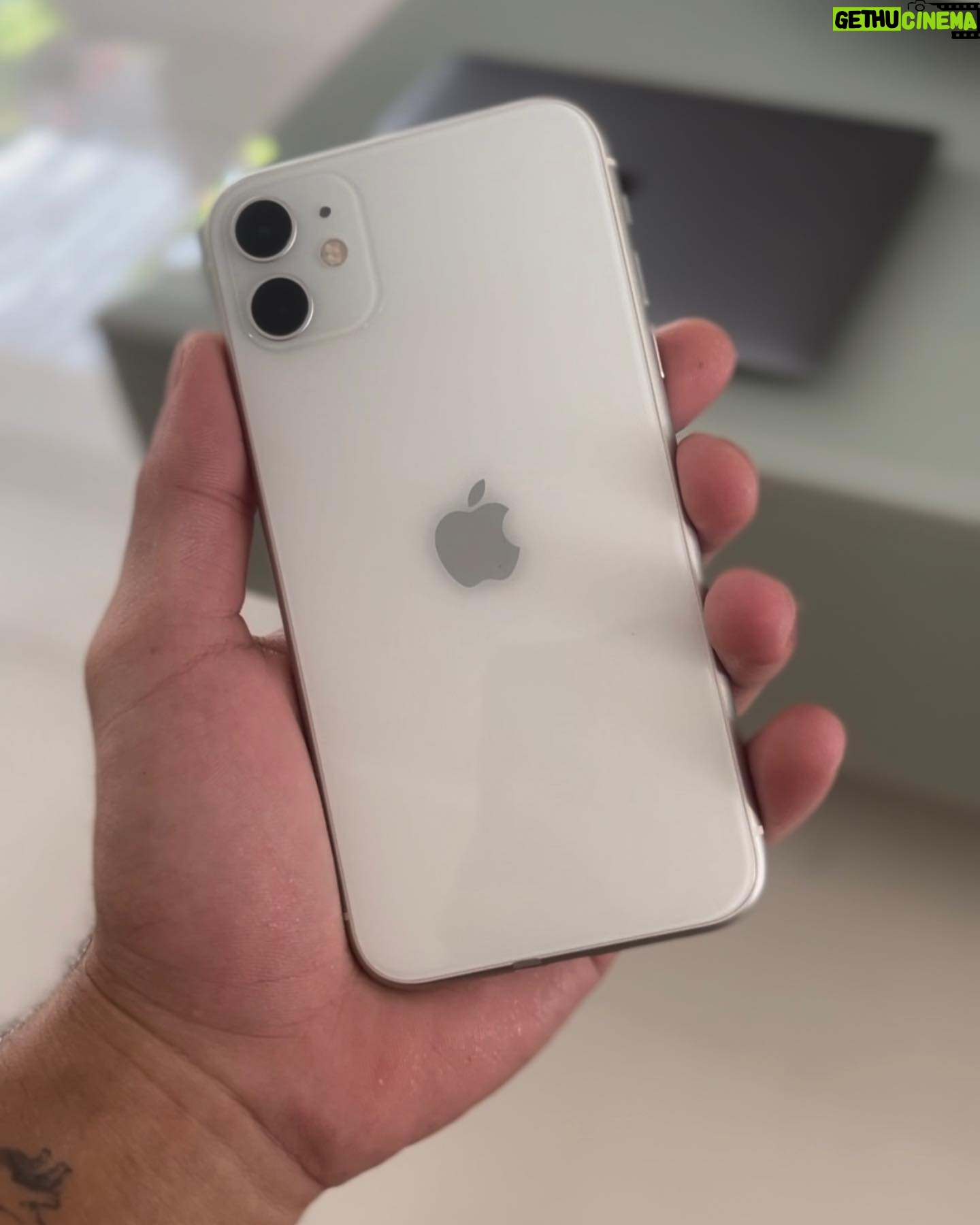 Italo Lopes - 3K Likes - Dump para colocar as caras por aqui…
.
.
.
Vai nos stories que esse iPhone pode ser seu
#dump #man #lifestyle #explorar #explore