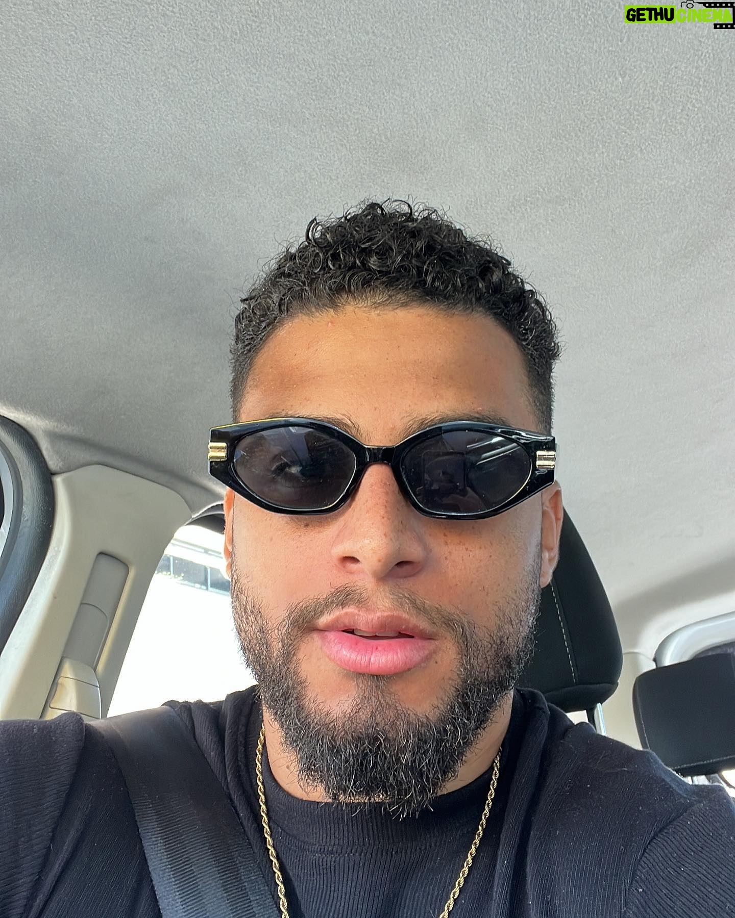 Italo Lopes - 1.8K Likes - Tranquilo e sereno, mas a mente a milhão 🧠🚀🙏🏽
.
.
.
#dump #explorar #lifestyle #man #aesthetic #life #motivation #explore
