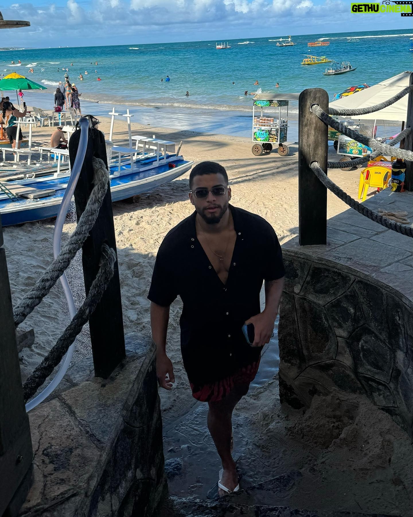 Italo Lopes - 2.1K Likes - Pernambuco Vibes 🌴✈️
.
.
.
#explore #travel #viagem #trip #man #lifestyle