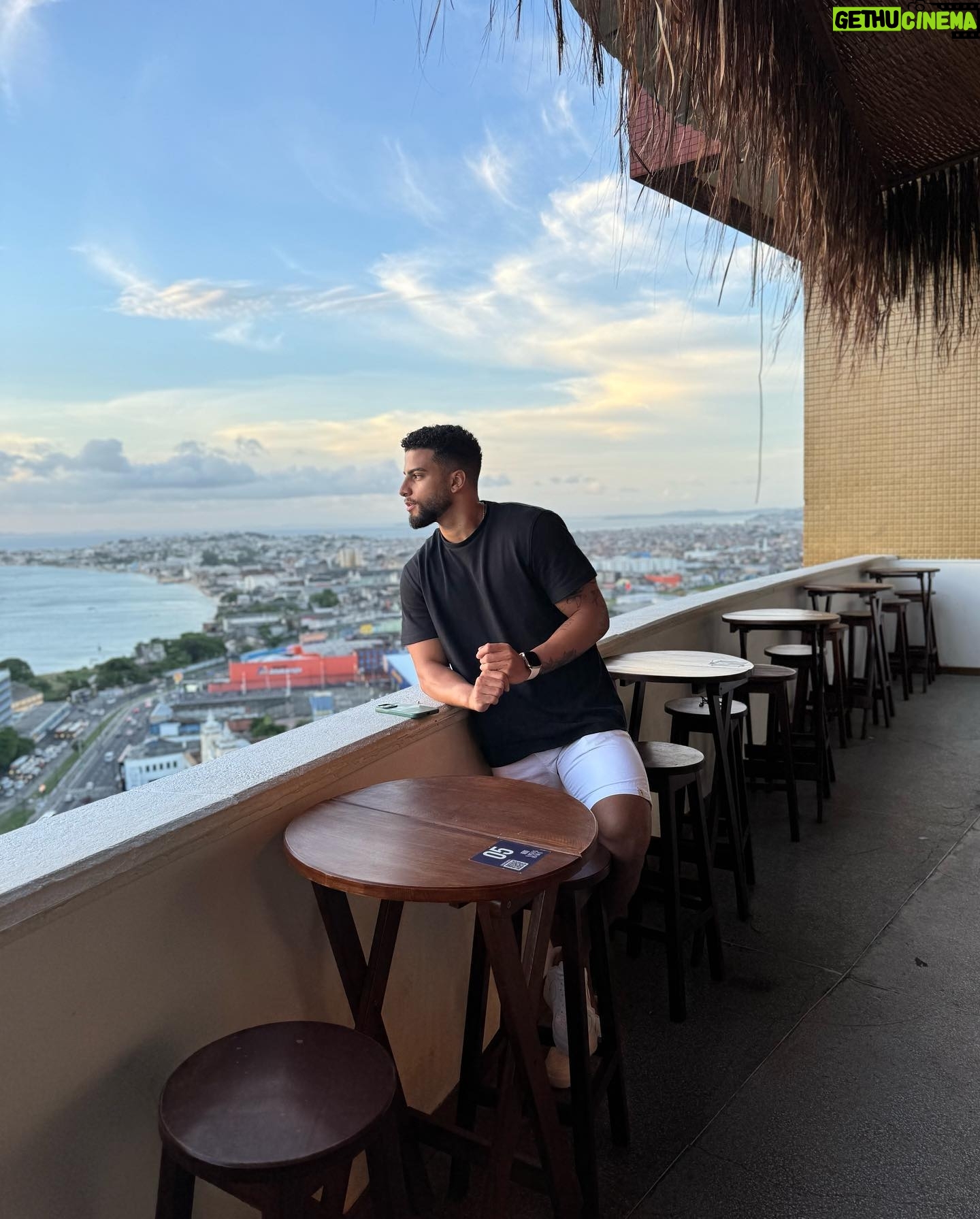 Italo Lopes - 2K Likes - Dumpzinho de fim de tarde
.
.
.
#explorar #lifestyle #aesthetic #pordosol🌅 #man #salvador