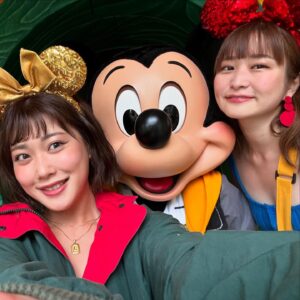 Itô Karin Instagram - .

YouTube観てくれたかな〜？

.
.
はっちゃけちゃお！って言って
みんなでピクサーカラーのノースリーブの服用意したら、
気温17度とかで
全然ウルトラライトダウン☃️

.
#disneyland #disneylandresort #disneylandpark #disneycaliforniaadventure #dlr #dlp #dca #カリフォルニア #カリフォルニアディズニー #アナハイム #アナハイムディズニー #pixarfest