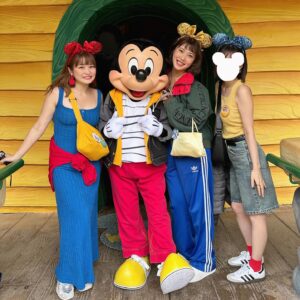 Itô Karin Instagram - .

YouTube観てくれたかな〜？

.
.
はっちゃけちゃお！って言って
みんなでピクサーカラーのノースリーブの服用意したら、
気温17度とかで
全然ウルトラライトダウン☃️

.
#disneyland #disneylandresort #disneylandpark #disneycaliforniaadventure #dlr #dlp #dca #カリフォルニア #カリフォルニアディズニー #アナハイム #アナハイムディズニー #pixarfest