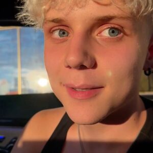 Ivan Dmitrienko Instagram - Улыбаюсь…🙃