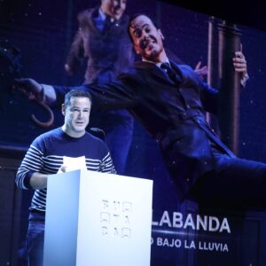 Ivan Labanda Instagram - Ayer fue una gran noche! “Cantando Bajo la Lluvia” ganó todas las categorías que optaba en los @premisbutaca y me hace muchísima ilusión haber ganado el premio al Mejor Actor de Musical por muchos motivos:
Por poder llegar a los corazones del público y tener la oportunidad de hacerle feliz. Por todo el esfuerzo y el trabajo que hay detrás. Porque ganar un Premio Butaca me hace particular ilusión: por su historia, y por volver a Premià, que fue muy guay (¡Allí gané mi primer premio hace casi 20 años!)

Quiero dedicarlo a todo Nostromo Live, a toda la compañía de @cantandoelmusical , a todos los departamentos que la han hecho posible, y a @angelllacer_oficial ♥️ @manuguix ♥️ @andreu.gallen ♥️ @miryambenedited ♥️

…Levantar un musical es un trabajo en equipo y por más esfuerzo y dedicación que le pongas, tu lugar en el escenario no tiene sentido sin la confianza de toda esta gente poniendo amor, talento, respeto, paciencia… y bajo una buena dirección.

Quiero compartir el Butaca con los demás nominados, pero especialmente con mi querido y admirado @rickymata, merecedor de este premio tanto o más que yo, y con mis @diana_roig @mireiaportas

Sobretodo, gracias al público, porque sin vosotros no hay teatro, y a toda la gente que ha participado en las votaciones.

Y también a mis padres, que me hace especial ilusión y se han puesto muy contentos porque “Singin in the Rain” es la película que marcó sus vidas.

…y a @serg_io por aguantar mis dietas.

Muchísimas gracias a todos (perdón si me dejo a alguien!) y larga vida al teatro! 

@jordisellas  @grupbalana @nuriavallsv 
@jlmosquera @bernat.cot oriol.buri @claraaltarriba @sylviaparejo @juliabonjoch @miguelangelbelotto @claracasalsmestre @dianagirbau @carmen.soler_ @_juliasaura @xiri85
@saritamartinap @tamara.suarezramos @chemazmr 
@lauramanchonr @albertoescobar1985 @pablo_lopez_V
@marcsc8 @bittorfernandez @goodbye.adri
@evangelina_esteves @danijmeyer @joanmaria
@ariadnacastedo @caalcar @claucolisola @rocmateu @tonipages @kimfloyd82 @pinxobcn @albertfaura @montsericart @aileenlg @tunetaferna @helena.fenoy @alonsete4444 @elpalacebarcelona @rosaplanchart @iker.rane
@carlanovas9 @oriol_torrent99 @jsmontero @mariabossy_
