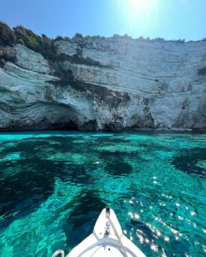 Iván Sánchez Instagram - El mar, la mar 💙🇬🇷 🔱 

Grecia siempre es bien 💫
Últimos cartuchos antes de la tralla…

#Grecia #Hellas #greece #holiday #vacation #vacaciones #familytime