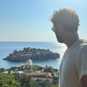 Iván Sánchez Instagram - #Montenegro 🇲🇪
#Kotor #Budva 

Nuestra ruta por la costa y sur de los Balcanes sigue…💙🌎 #vacaciones #holiday #familia