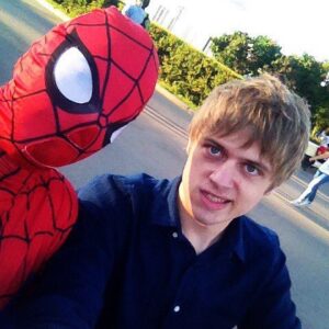Ivan Usovich Instagram - Слева Человек-паук, справа я (Ваня Усович)