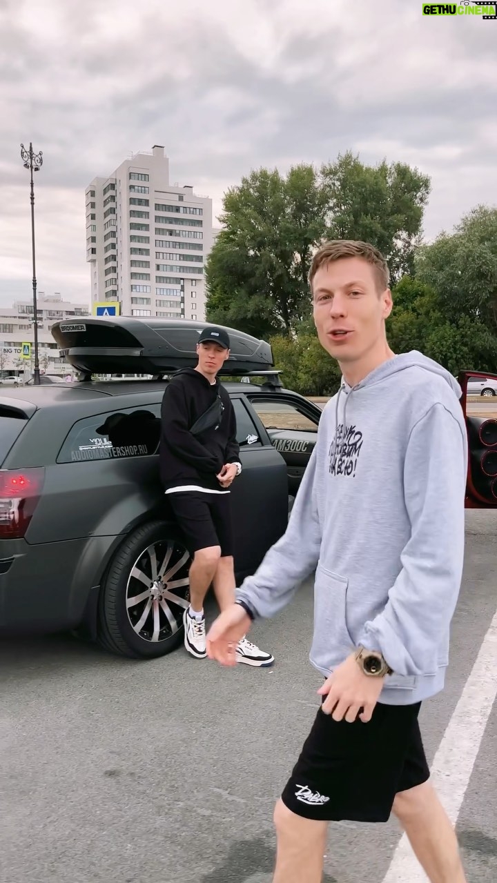 Ivan Zasidkevich - 5.4K Likes - Последние тёплые деньки, когда можно включить музыку в машине и зачитать на улице.