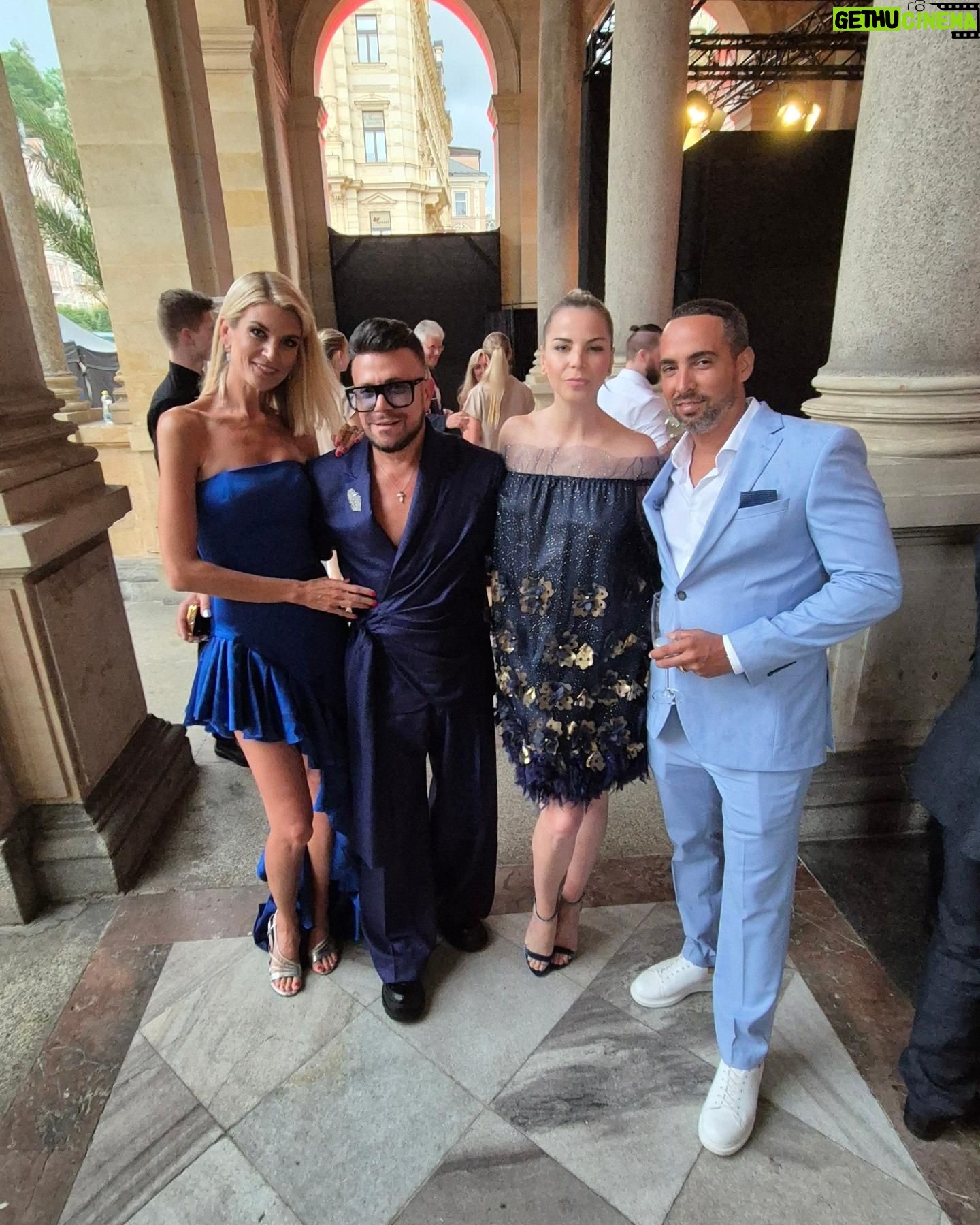 Iveta Lutovská - 2K Likes - About last (rainy) night🤩... Děkuju za fajnový večer @osmany_laffita a @katkamala 💃🕺
a za pozvání @jiri_pokorny 😉
#unicreditparty #vary #kviff