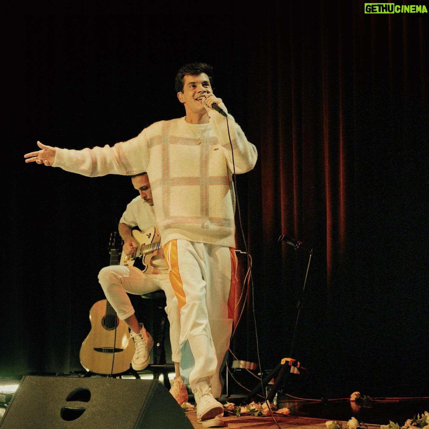 Ivo Lucas - 7.9K Likes - Megahits Live, 07.11.2022
Pisei este palco várias vezes, mas nunca pensei que quando ali voltasse vocês o esgotassem em tão pouco tempo. 🧡 Obrigado.
Styled by @riodecarvalho
Full look by @lacoste
@showpress.pressoffice