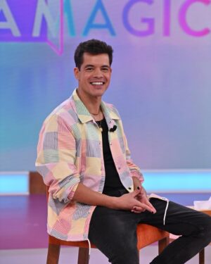 Ivo Lucas Instagram - Tive o privilégio de compor o novo hino da SIC. Foi o trabalho mais bonito que já pude fazer.

Agora é de todos!
“Aqui na SIC”

@sicoficial 

@sebastiancrayn 
@mia_mexia 
@tyozofficial