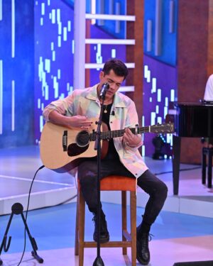 Ivo Lucas Instagram - Tive o privilégio de compor o novo hino da SIC. Foi o trabalho mais bonito que já pude fazer.

Agora é de todos!
“Aqui na SIC”

@sicoficial 

@sebastiancrayn 
@mia_mexia 
@tyozofficial