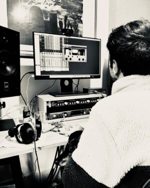 Iwan Rheon Instagram - Great day working on the album with @chrishyson today! 🎶🎧😎