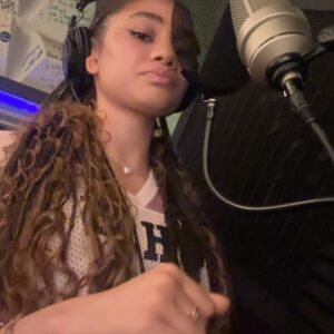 Izabela Rose Instagram - Wine Wine Wine 🎧