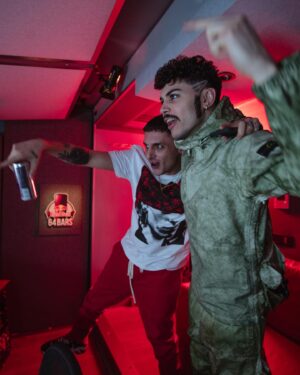 Izi Instagram - SANTA BANDANA. 28 MAGGIO. U NOT READY. @lowkidd333 😈🏴‍☠️ @redbullitalia @islandrecords_it