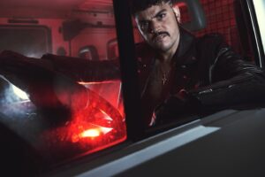 Izi Instagram - Dammi un Oscar sono un film by Al Pacino..
Scappo sempre dagli 👮🏻‍♂️👮🏻‍♀️ come a San Firmino!

Riot, fuori venerdì prossimo.