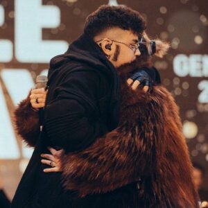 Izi Instagram - Stupida Allegria feat @real_brown fuori il 10 Gennaio. Ecco a voi il primo regalo del 2020 🙏🏼❤