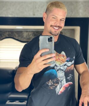 J. D. Pardo Instagram - It’s true…blondes DO have more fun!
#actor #blonde