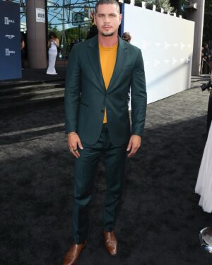 J. D. Pardo Instagram - Giving my best version of Blue Steel at the “Terminal List” premiere! ❤️🙏🏽
#terminallistpv #fashion #cantturnleft 

Stylist: @avoyermagyan 
Suit: @paulsmithdesign 
Jewelry: @davidyurman 
@louboutinworld