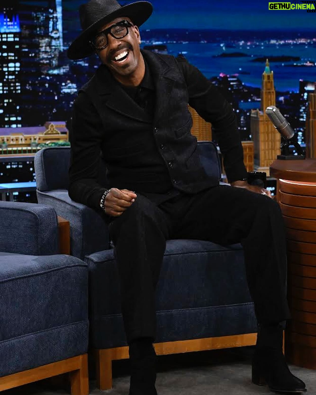 J.B. Smoove - 2.4K Likes - Back with my man @jimmyfallon on the @fallontonight tonight! Make sure you’re tuned in 🔥
📸: @toddowyoung/NBC