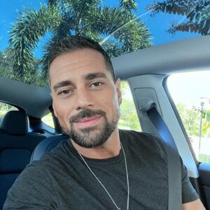 J.R. Ramirez Instagram - Game time 
Happy Sunday Y’all
✌🏽🌴🏈🙏🏽