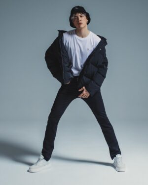 J.Sheon Instagram - 常常很多人說擺態擺態
有時候擺的就是一種態度

這是我在 #mycalvins 的各種擺態風格 
擺的就是一種人生百態

在 https://editions.calvinklein.com/tw 上的 #mycalvins 中獲得靈感並選擇你最喜歡的擺態造型

你的 #mycalvins 是什麼樣子？

Hair @ohyeahemily 
Makeup @chloecmakeuptw
📸 @suyuxingsuyuxing