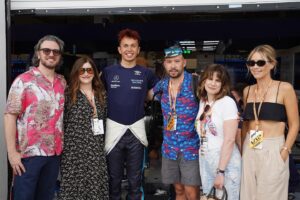 JC Chasez Instagram - Shout out to the @williamsracing team for bringing great people together and stacking points during the wild ride of Miami F1 weekend 🏎🏁