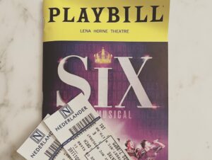 JC Chasez Instagram - Amazing experience last night at @sixthemusical. Great to be back in NYC experiencing and supporting live theatre! Loved every minute of it @thetobymarlow @mucyloss 👏🏻 👏🏻