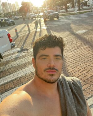JP Gadêlha Instagram - Pense numa resenha esse rolê por Fortaleza com a @nocasomila! Amanhã tem episódio novo de Vem Fortalezear lá no @visitfortaleza! Perde não, que tá daquele jeitin!