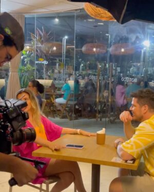 JP Gadêlha Instagram - Pense numa resenha esse rolê por Fortaleza com a @nocasomila! Amanhã tem episódio novo de Vem Fortalezear lá no @visitfortaleza! Perde não, que tá daquele jeitin!