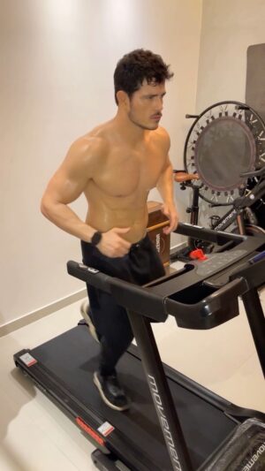 JP Gadêlha Instagram - Surpreenda quem desacreditou e protagonize sua própria vitória! @movementfitness