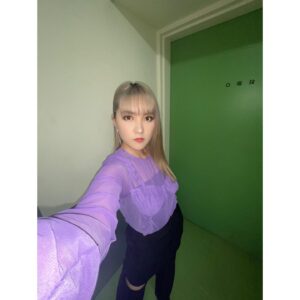 JUNNA Instagram - #ワルキューレラストミッション 応援上映会ありがとうございました！

美雲カラーの衣装でした💜

改めてライブを振り返る機会をいただけて、色んな気持ちが溢れてきました。みんながこれからもワルキューレを愛してくれていれば、いつかきっと会えるよね。

ワルキューレは終わらない！！！！！