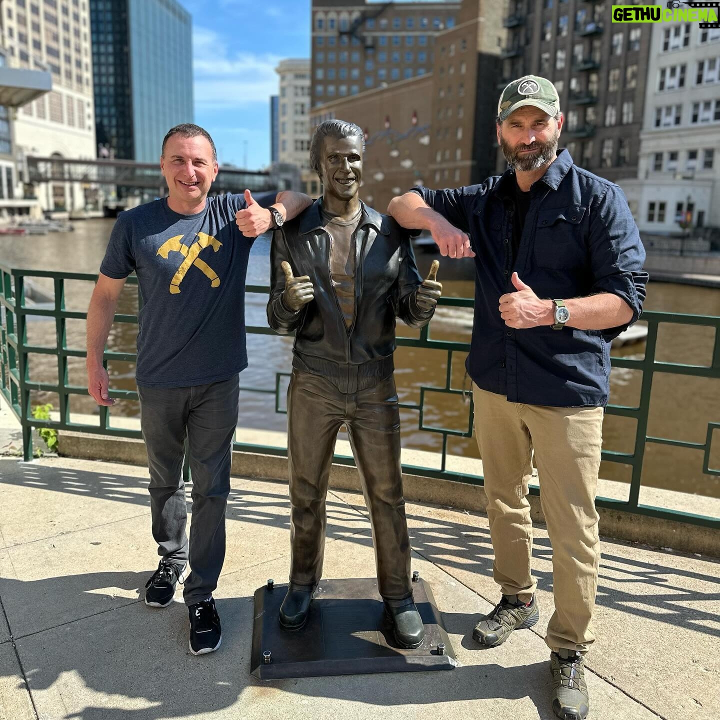 Jack Carr - 5.2K Likes - With @atriabooks publicist extraordinaire David Brown on the RED SKY MOURNING Book Tour hanging out with The Fonz in Milwaukee before tonight’s event!
#TheFonz #HenryWinkler #Fonzie #Milwaukee