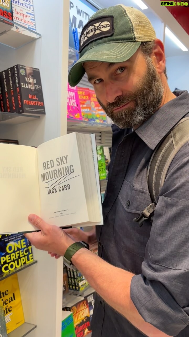 Jack Carr - 9.3K Likes - Find signed editions of RED SKY MOURNING at the Dallas Fort Worth, Houston, and Indianapolis airports. Happy hunting!
#JackCarr #JackCarrUSA #RedSkyMourning #JamesReece #SignedBooks
