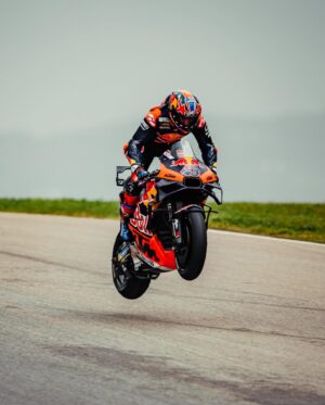 Jack Miller Instagram - Track conditions weren’t ideal today, we had a decent session this afternoon and practiced some things for the race 🤟 We are strong and feeling good so I think we have a good shot 🇵🇹