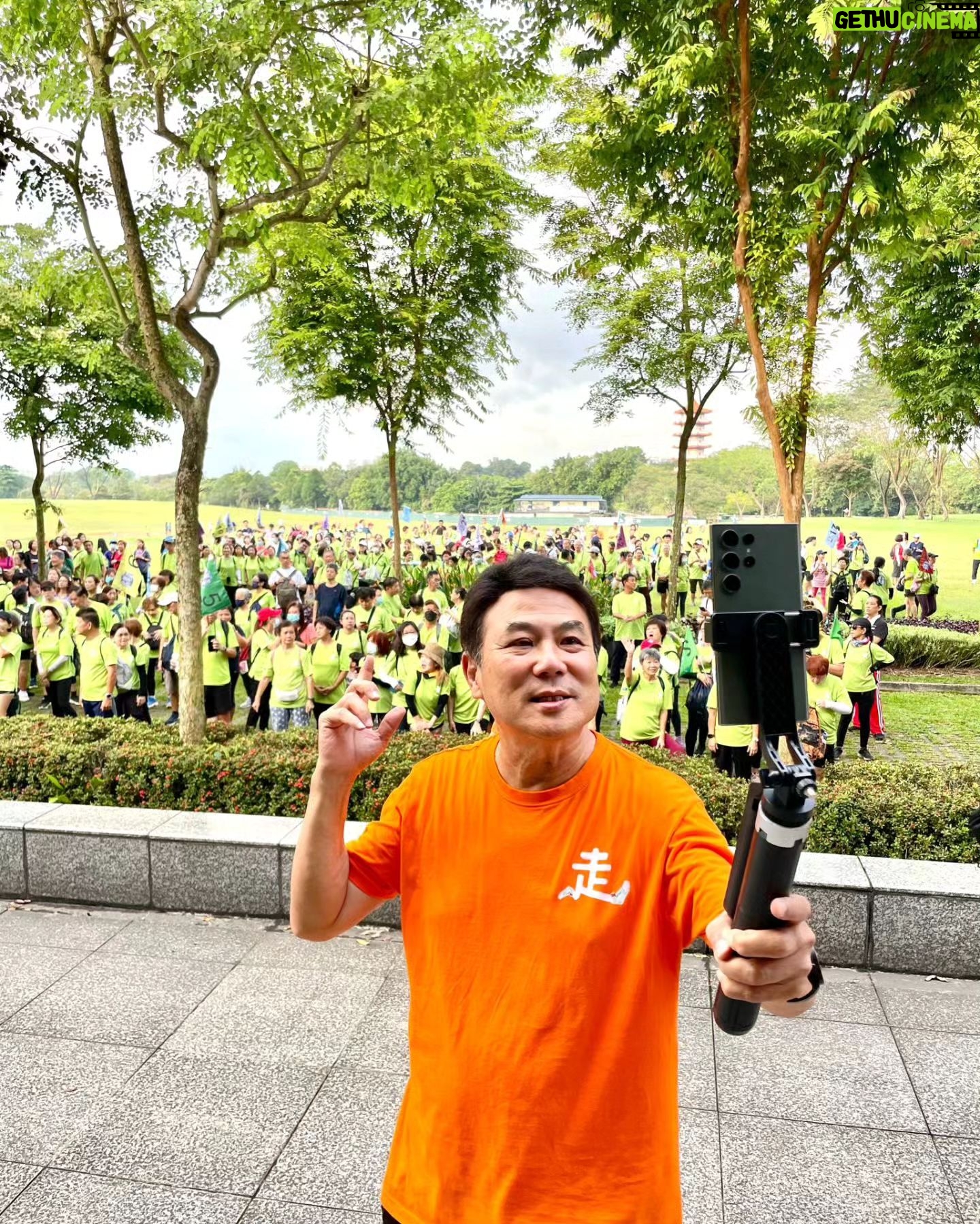 Jack Neo - 700 Likes - Every Sunday morning 730am ...I lead hundreds of people to walk around Singapore and this has been ongoing for more than a year.
Follow my facebook page and I will update everyone on where we are going.every sunday...
Urge all of you to join me and the rest in this healthy activity.
#老朋友趴趴走 #papazao