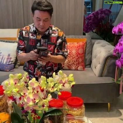 Jack Neo - 1.8K Likes - 我女儿上了海峡时报life的封面,她很高兴的跟我分享...真的是替她开心 同时也为他感到骄傲...